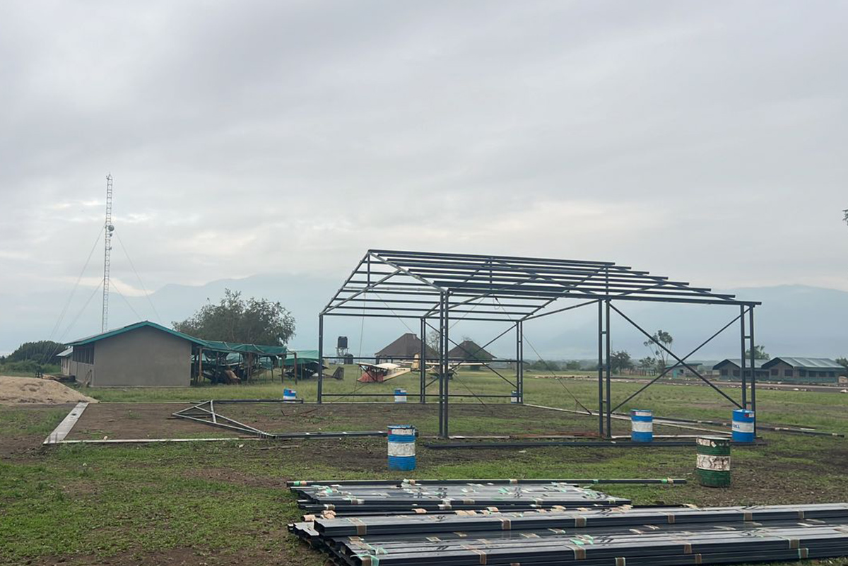 virunga-nationalpark-hangar-ultraleicht-helicopter