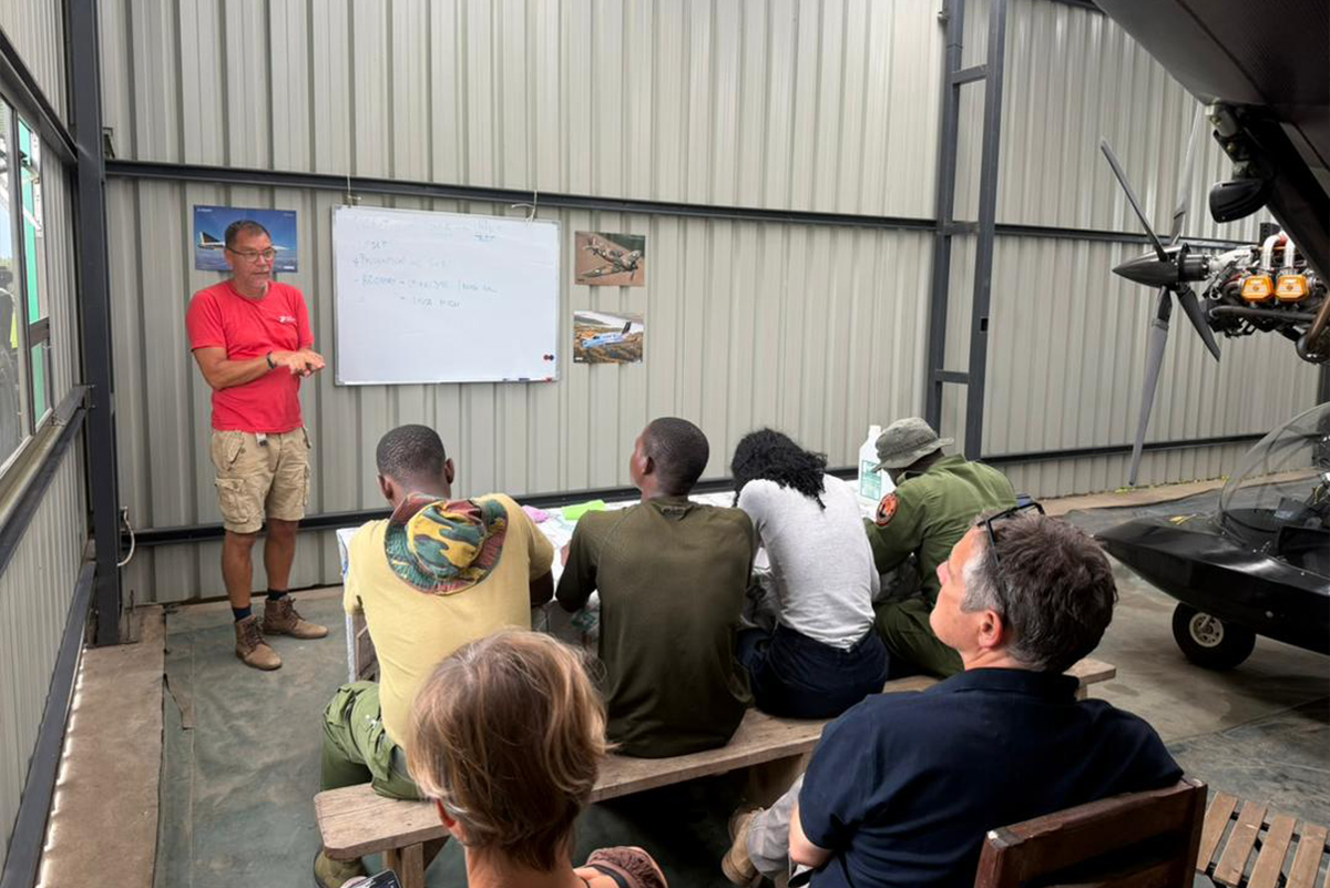 virunga-nationalpark-schulung-ultraleicht-helicopter